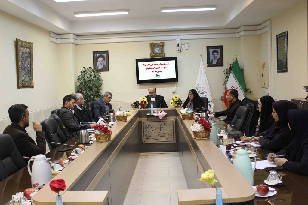 معاون فرهنگی کانون از مناطق زلزلهزده خوی بازدید کرد