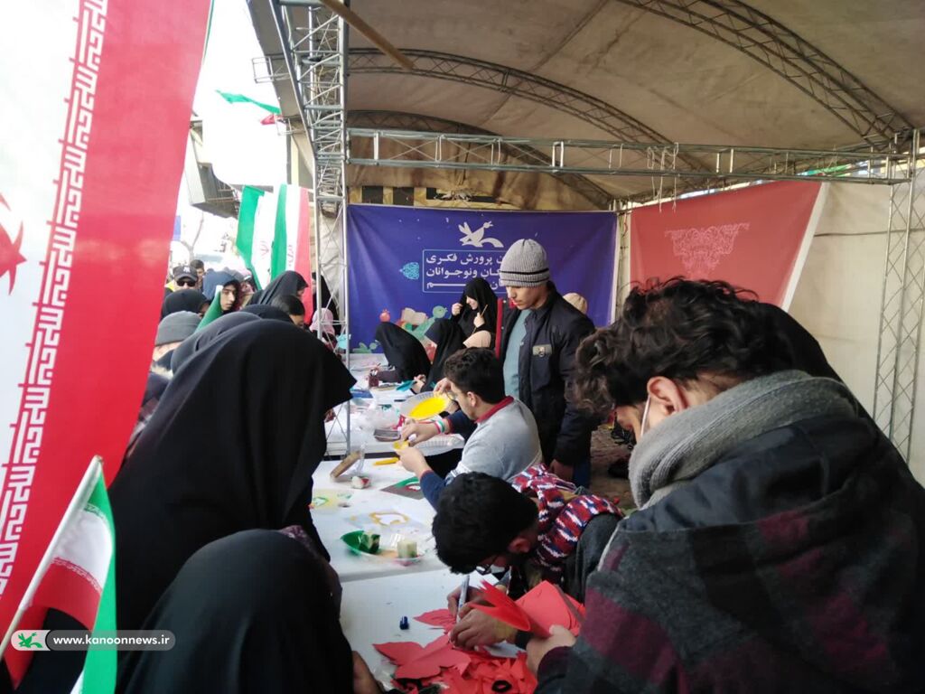 حضور پرشور کانون پرورش فکری در راهپیمایی 22 بهمن