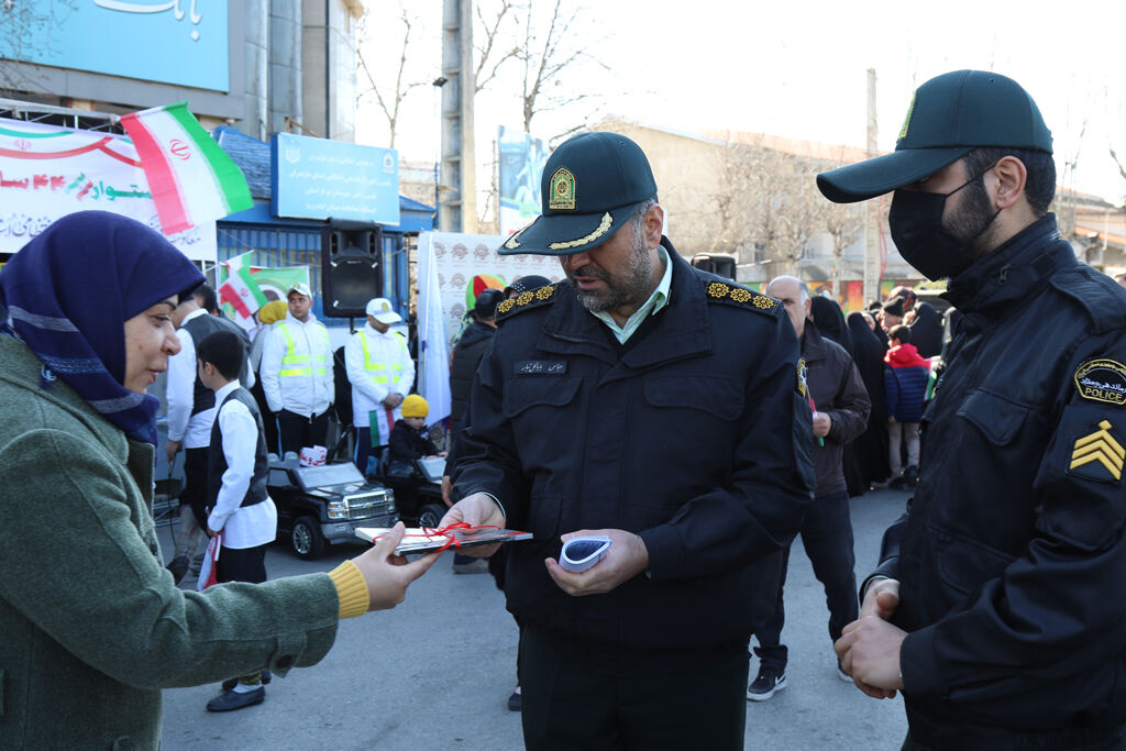 کودکان و نوجوانان کانون پرورش فکری مازندران  از پلیس تقدیر کردند