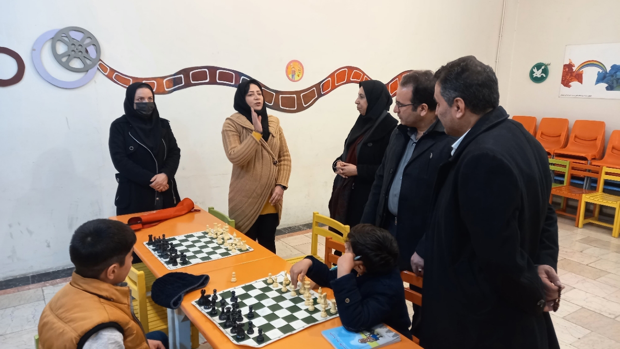 بازدید علی رشیدینیا از مرکز شماره 8 کانون استان تهران