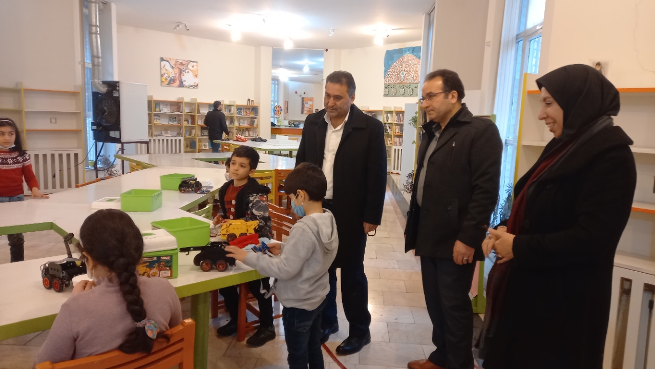 بازدید علی رشیدینیا از مرکز شماره 8 کانون استان تهران