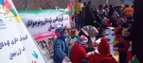 حضور کارکنان و مربیان در غرفه های فرهنگی هنری کانون در مسیر راهپیمایی ۲۲ بهمن