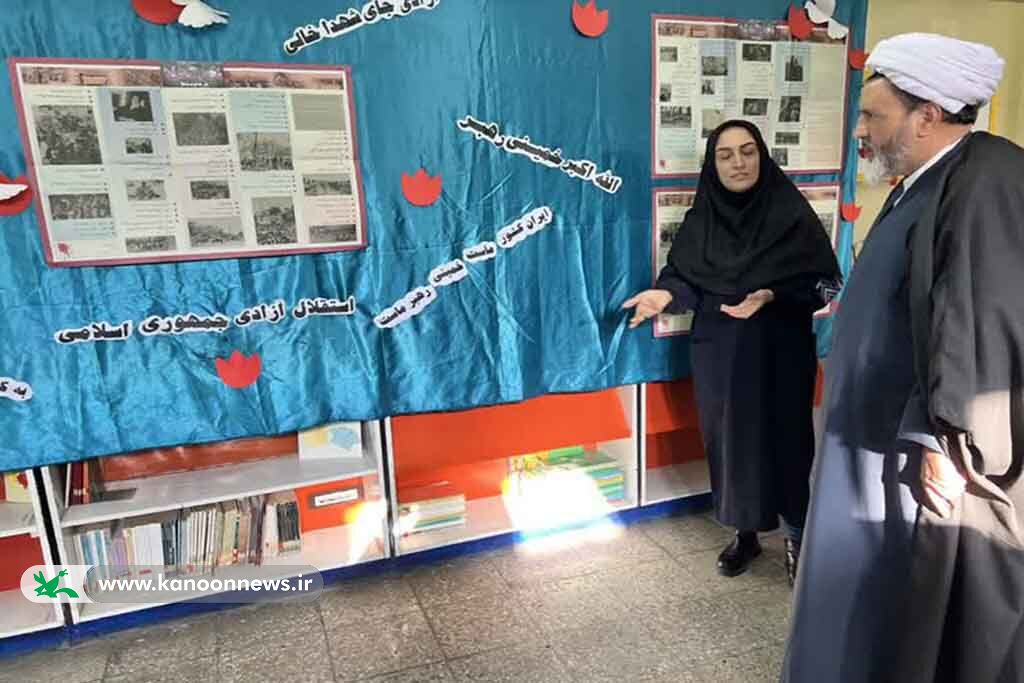 بازدید امامجمعه از نمایشگاه طلوع صبح در کانون مهدیشهر