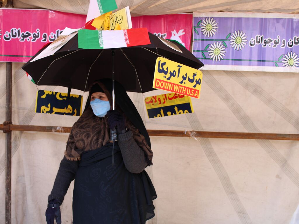 همزمان با جشن ۲۲بهمن مسابقه "چتر انقلاب" برگزار شد