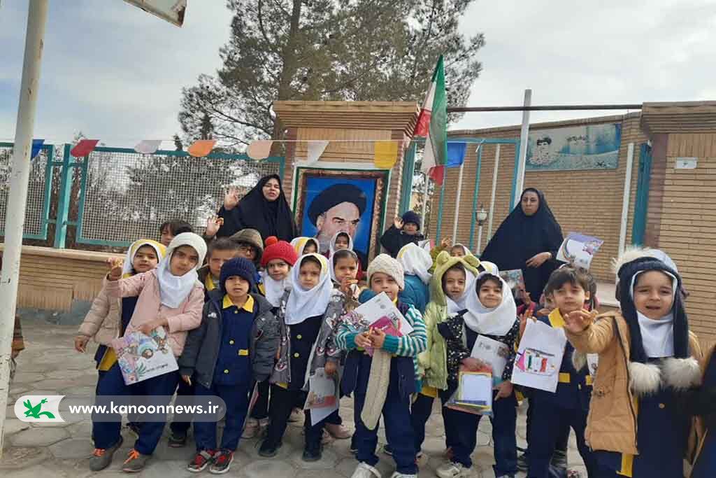 گرامیداشت دههی فجر در مراکز فرهنگیهنری کانون سمنان