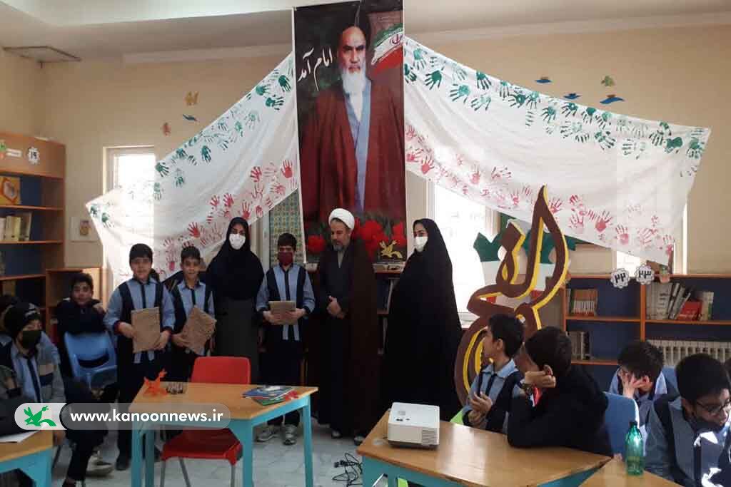 گرامیداشت دههی فجر در مراکز فرهنگیهنری کانون سمنان