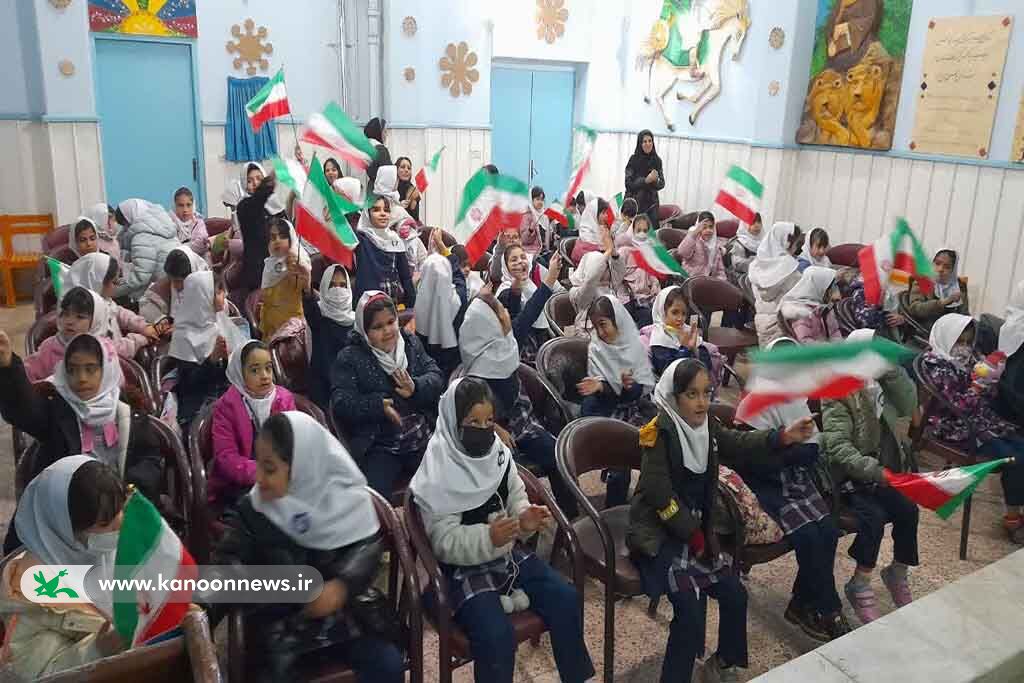 گرامیداشت دههی فجر در مراکز فرهنگیهنری کانون سمنان