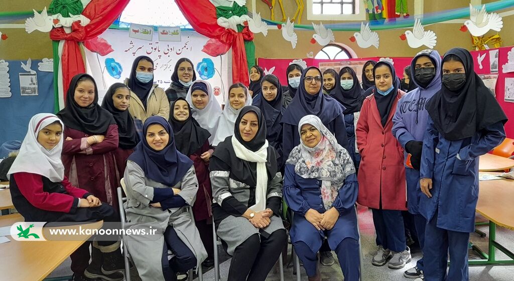 شاعران نوجوان کانون سرچشمه در پاتوق گرد آمدند