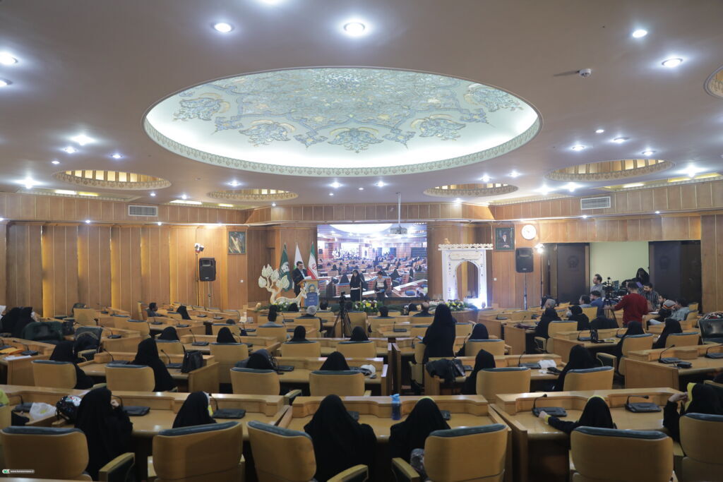 تندیس و دیپلم افتخار مهرواره «نامه مهر» به دختر محمدیاری رسید