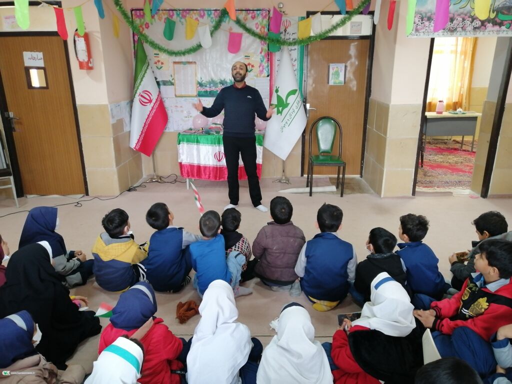 دانش آموزان روستای قلعه سلطان باجی میزبان کتابخانه سیار روستایی قم شدند