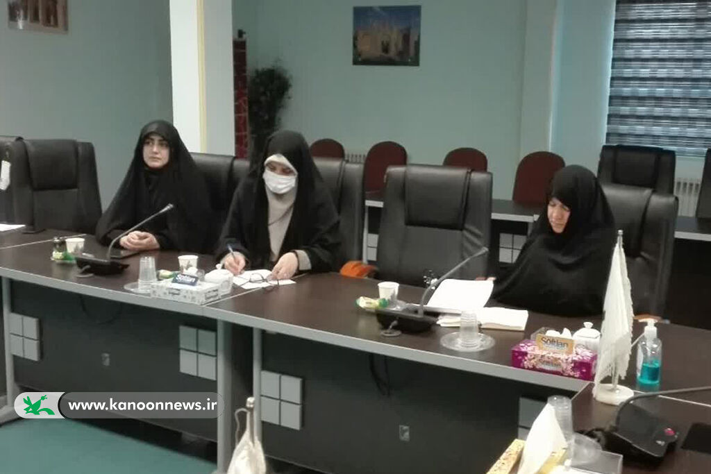 جلسه هماندیشی کمیته کودک و نوجوان کنگره شهدا در کانون سمنان