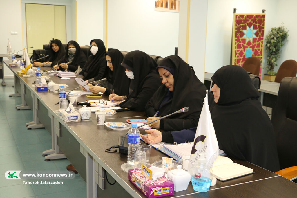 دومین جلسهی کنگره سههزار شهید استان در کانون سمنان برگزار شد