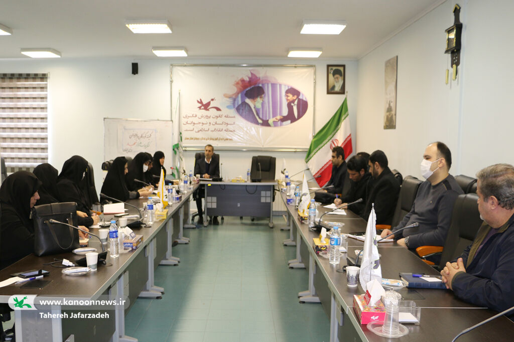 دومین جلسهی کنگره سههزار شهید استان در کانون سمنان برگزار شد