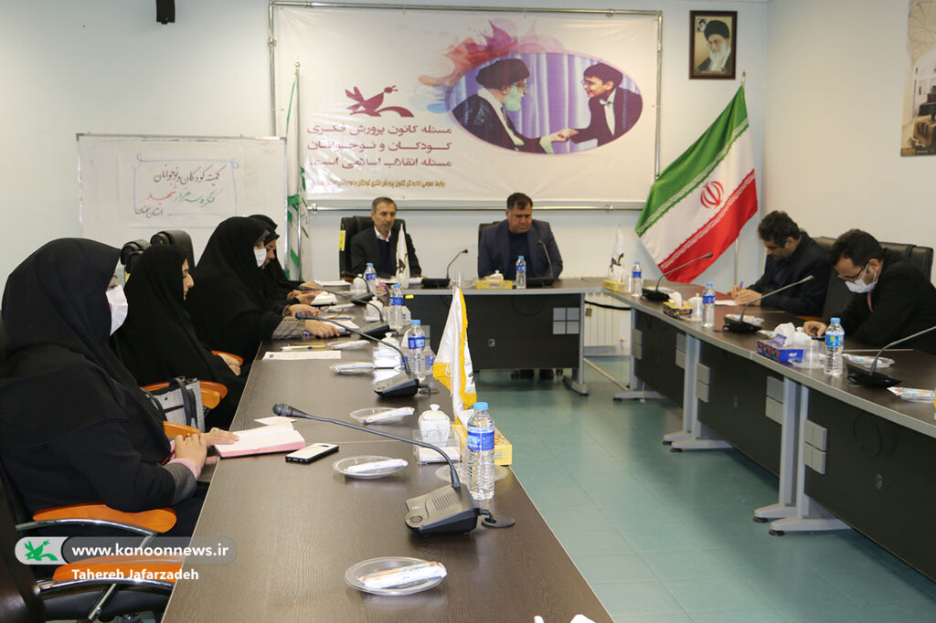 دومین جلسهی کنگره سههزار شهید استان در کانون سمنان برگزار شد دومین جلسهی کنگره سههزار شهید استان در کانون سمنان برگزار شد