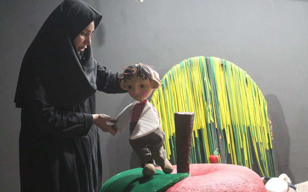 اجرای نمایش عروسکی " پر" در سالن آمفی‌تئاتر کانون خوزستان