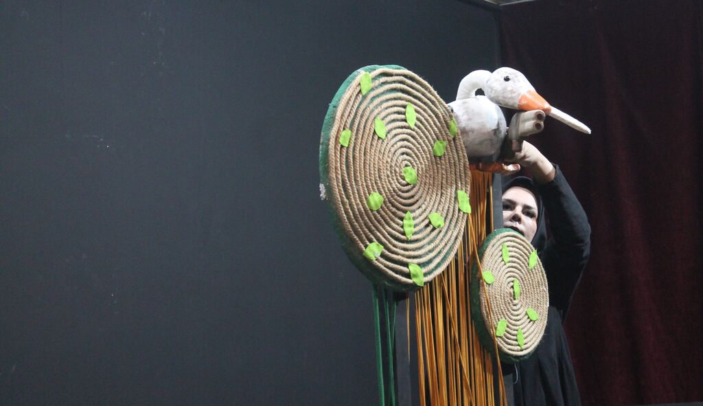 اجرای نمایش عروسکی " پر" در سالن آمفی‌تئاتر کانون خوزستان