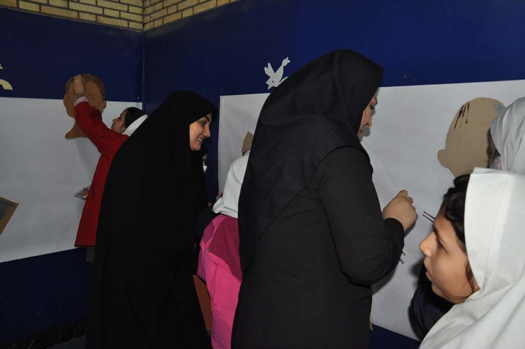 معرفی فعالیتهای کانون به دانش آموزان در گرمدرهی کرج