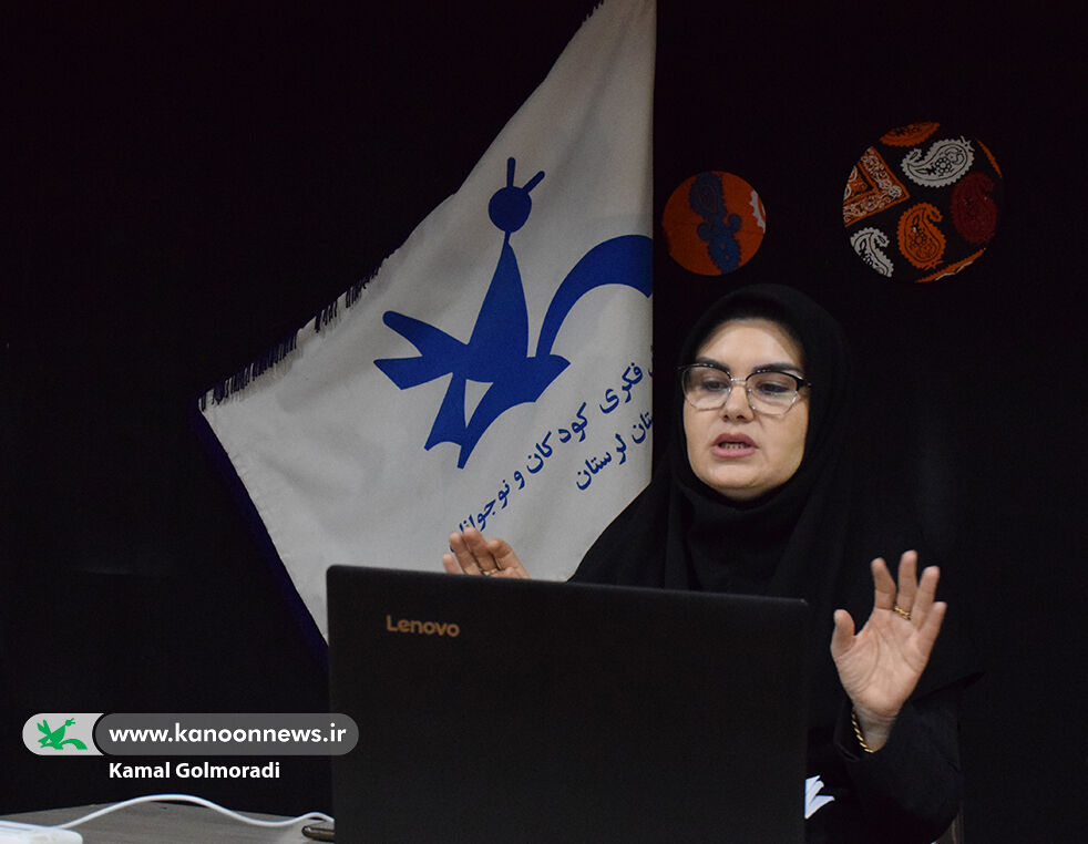 کارگاه آموزش قصه گویی و نمایش عروسکی در کانون لرستان برگزارشد