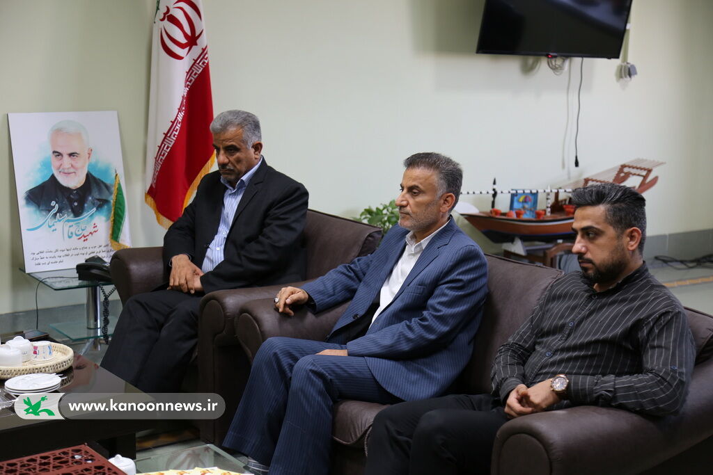 خادمان فرهنگی کودکان در مناطق کم برخوردار تقدیر شدند