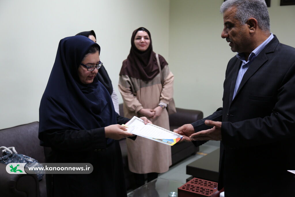 خادمان فرهنگی کودکان در مناطق کم برخوردار تقدیر شدند