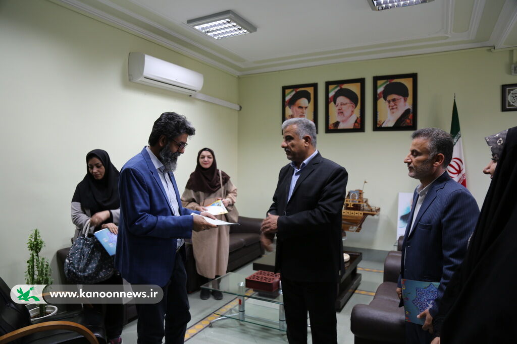 خادمان فرهنگی کودکان در مناطق کم برخوردار تقدیر شدند