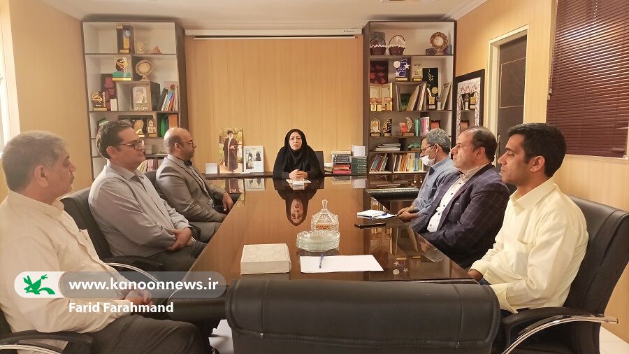 تجلیل جانباز دفاع مقدس در کانون پرورش فکری سیستان و بلوچستان