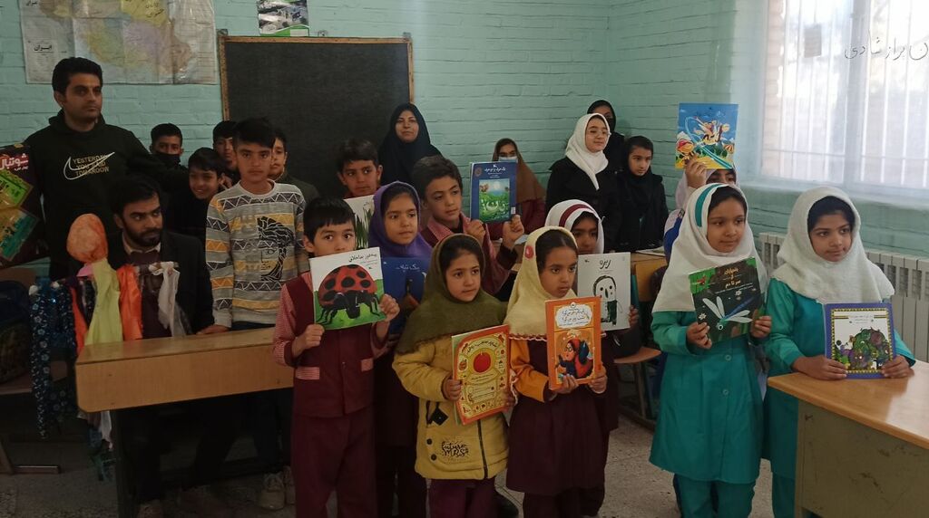 خ جنوبی-سیار مربیان مرکز ثابت و سیار روستایی قاین به دیدار بچه های روستا رفتند