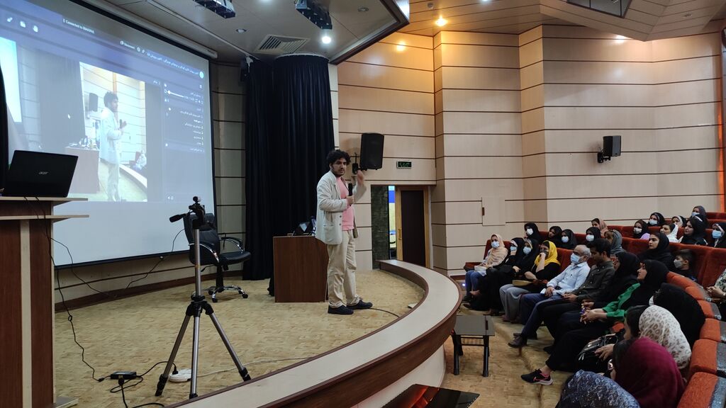 نشست تخصصی والدگری در عصر دیجیتال