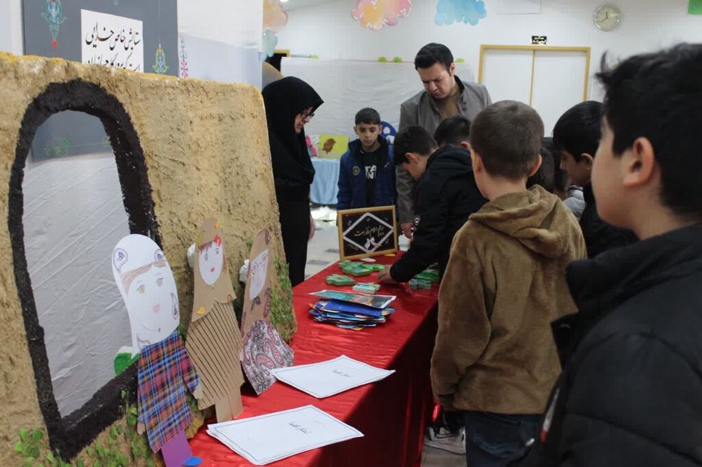 نمایشگاه «نماز، چشمه نور» به چایپاره رسید