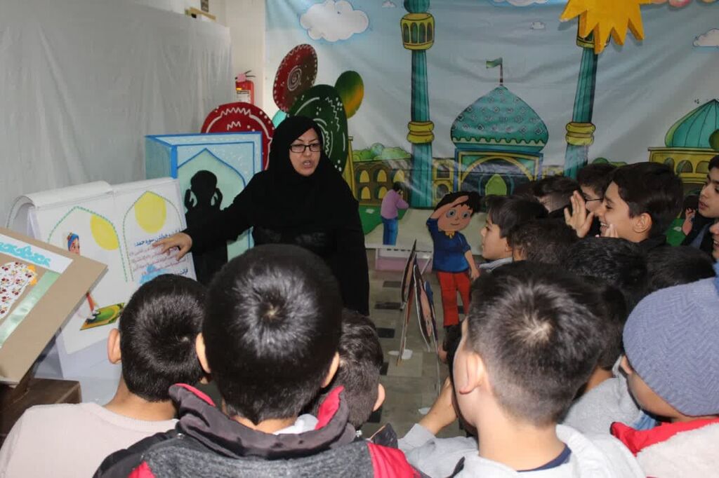 نمایشگاه «نماز، چشمه نور» به چایپاره رسید