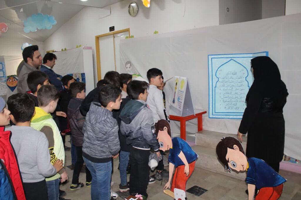 نمایشگاه «نماز، چشمه نور» به چایپاره رسید