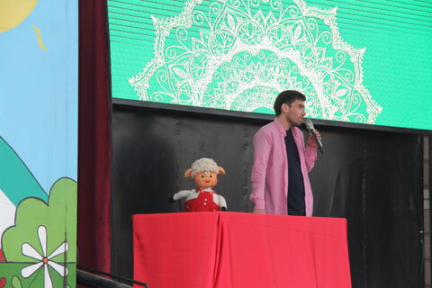 اجرای گروه نمایشی «مل مل» در پارک گوللرباغی ارومیه‌ای