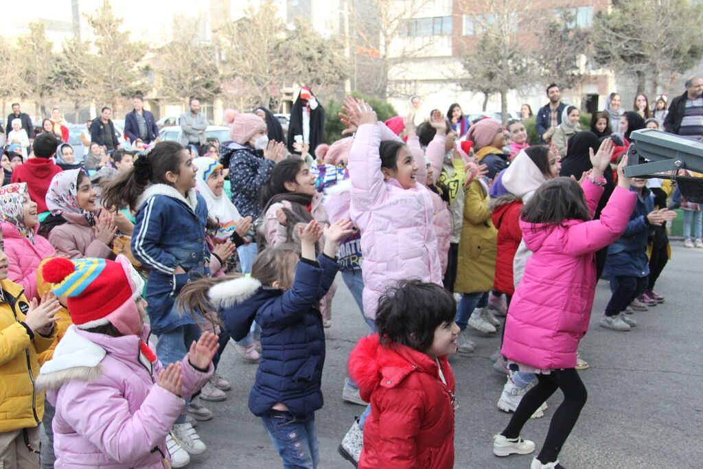 گروه نمایشی «مل مل» مهمان کودکان ارومیه‌ای شد