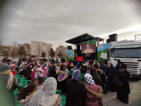 اجرای برنامه‌های تماشاخانه سیار کانون در استان آذربایجان غربی