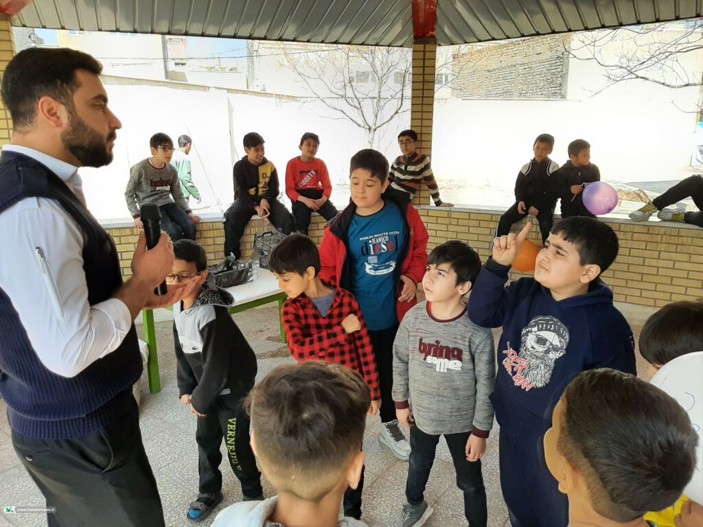 جشن تولد یک درخت در مرکز شماره 3 برگزار شد.