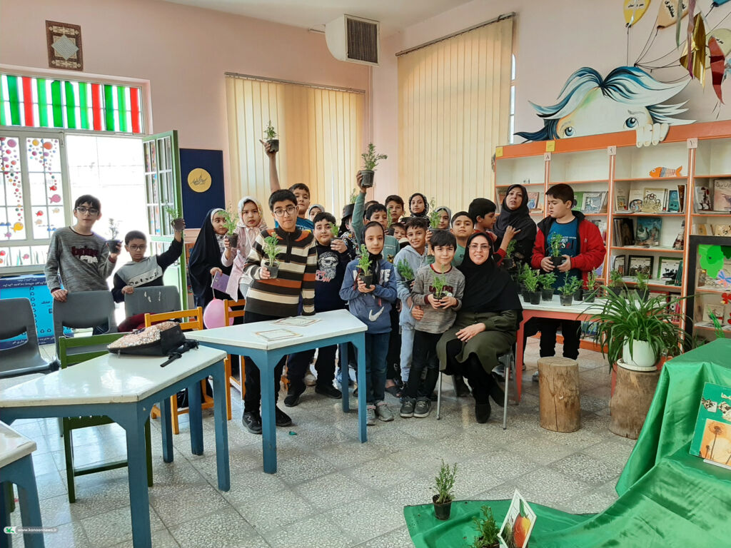 جشن تولد یک درخت در مرکز شماره 3 برگزار شد.