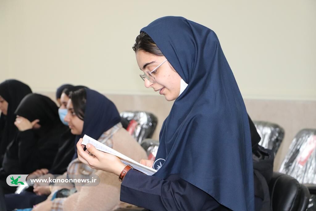 نشست انجمن شاعران نوجوان کانون در مرکز کردکوی برگزار شد