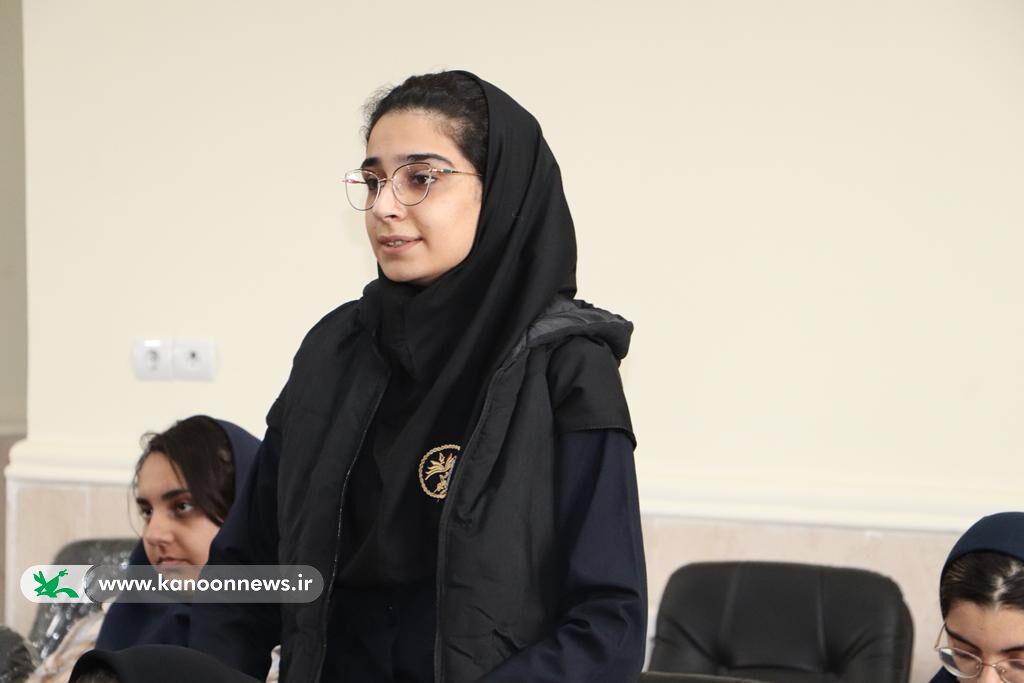 نشست انجمن شاعران نوجوان کانون در مرکز کردکوی برگزار شد