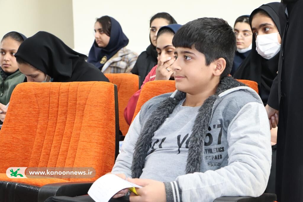 نشست انجمن شاعران نوجوان کانون در مرکز کردکوی برگزار شد