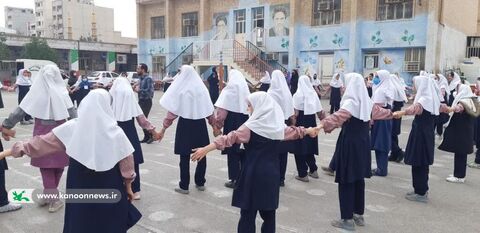 حضور کتابخانه های سیار کانون خوزستان در دبستان دخترانه عصمت