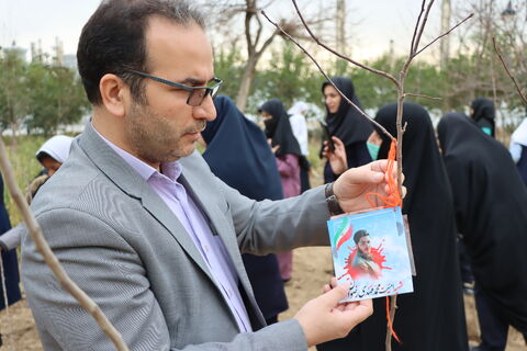 کاشت نهال اعضای مرکز ۱۷ کانون استان تهران به مناسبت روز درختکاری (14).JPG