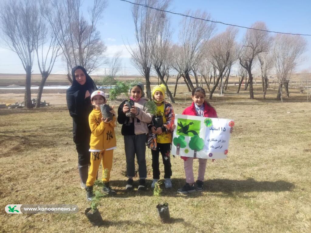 گرامی داشت روز درختکاری درمراکز کانون استان لرستان
