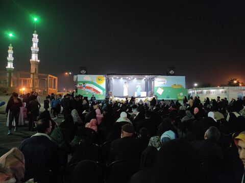 اجرای برنامه‌های شاد تماشاخانه سیار کانون در مسجد مقدس جمکران
