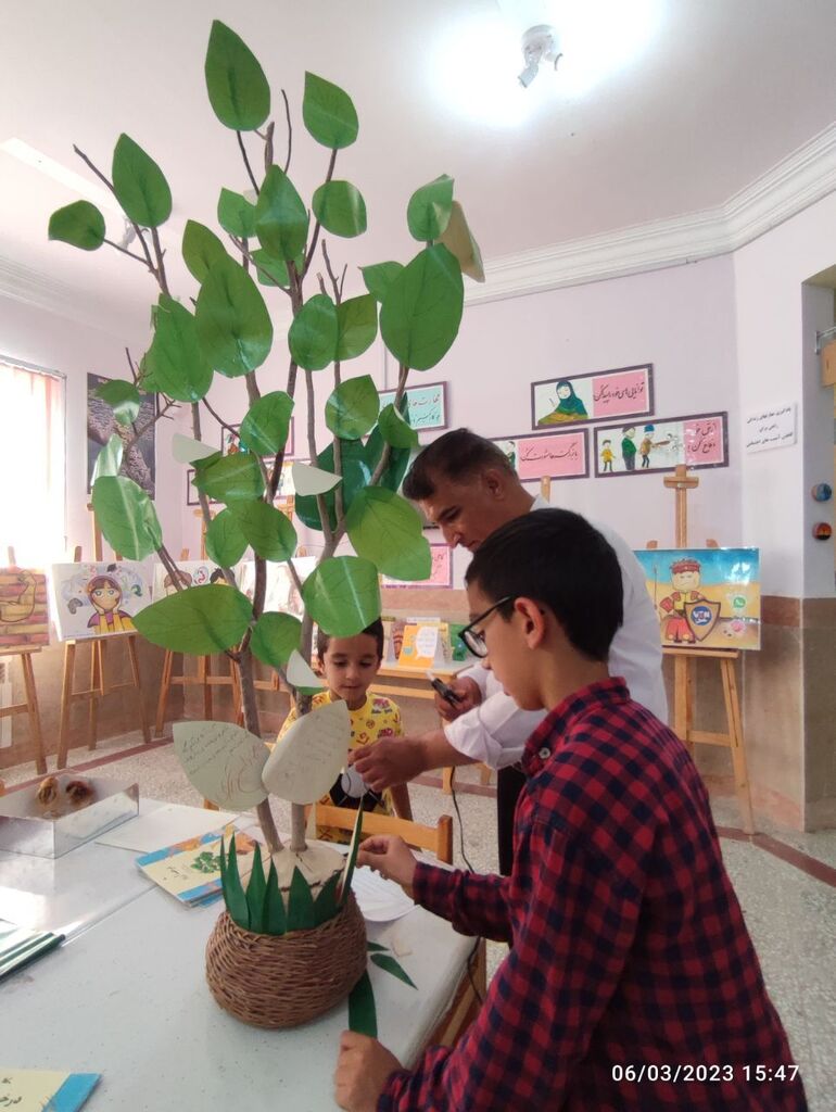 خ جنوبی گرامیداشت روز درختکاری در کتابخانه سیار روستایی زیرکوه