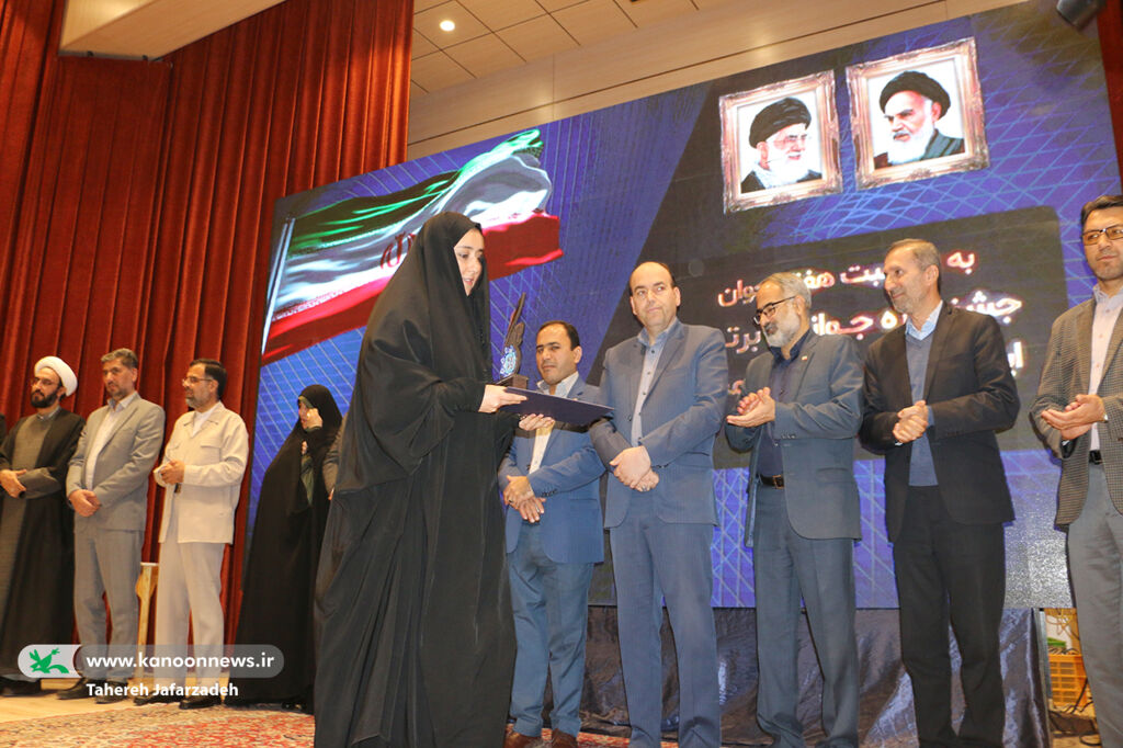 مربی ادبی کانون ایوانکی، کارمند جوان برتر شناخته شد مربی ادبی کانون ایوانکی، کارمند جوان برتر شناخته شد
