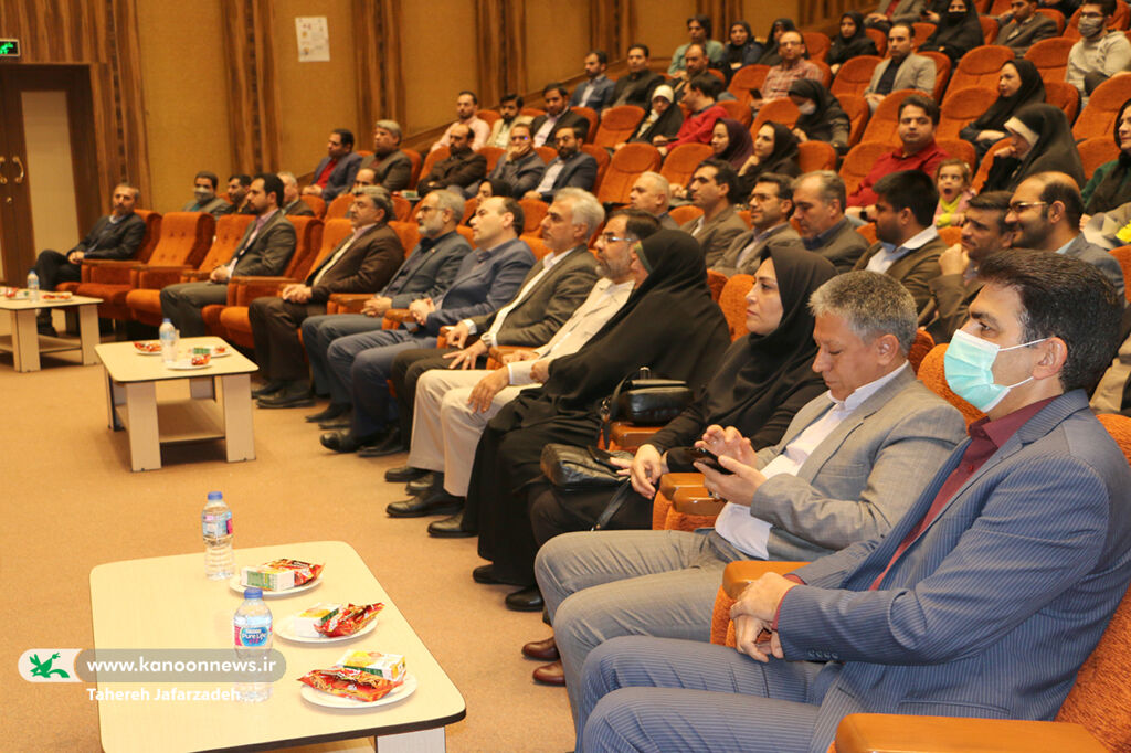 مربی ادبی کانون ایوانکی، کارمند جوان برتر شناخته شد