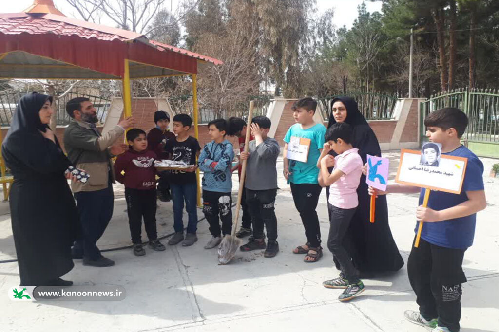 غرس نهال توسط اعضا و مربیان کانون سرخه و میامی