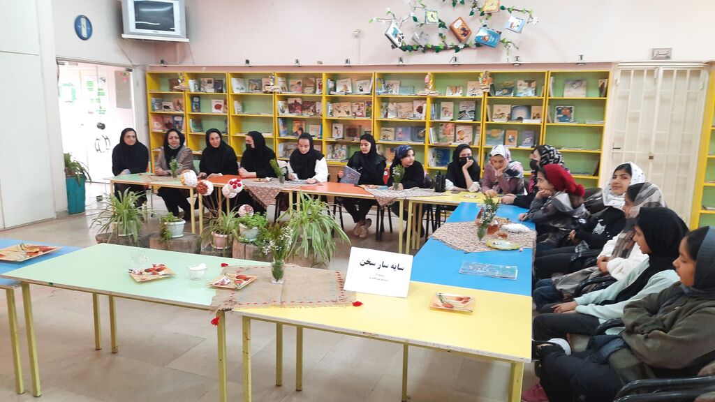 برگزاری دومین نشست «در سایهسار کتاب» در مرکز شماره دو کانون تاکستان