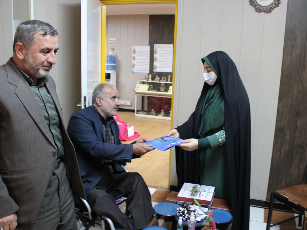 به مناسبت روز شهدا از سرپرست کانون پرورش فکری کودکان و نوجوانان استان همدان تقدیر شد