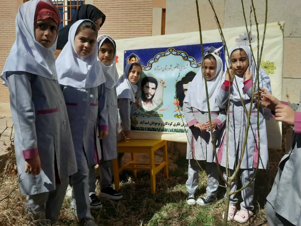 برنامه نهال ایثار در روز گرامیداشت شهدا برگزار شد